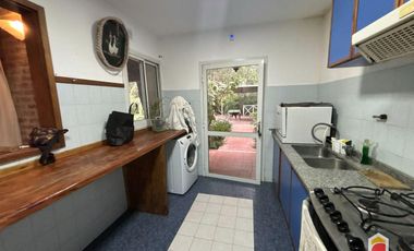 Villa Allende Golf. Casa en alquiler de 3 dormitorios cochera, pileta y parque