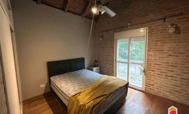 Villa Allende Golf. Casa en alquiler de 3 dormitorios cochera, pileta y parque