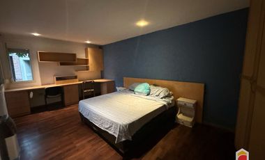 Villa Allende Golf. Casa en alquiler de 3 dormitorios cochera, pileta y parque