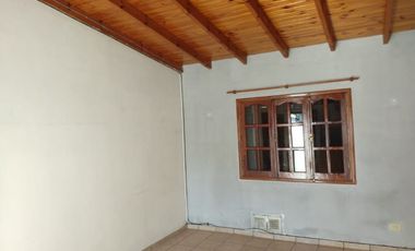 Departamento Tipo Casa en alquiler en Lanus Este