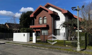 Casa en Arriendo en (KRM13513) Casa de 2 niveles, Zona Urbana a 5 minutos del Centro
