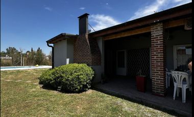 CASA EN VENTA ETCHEVERRY CON PATIO Y PILETA