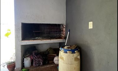 CASA EN VENTA ETCHEVERRY CON PATIO Y PILETA