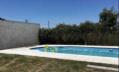 CASA EN VENTA ETCHEVERRY CON PATIO Y PILETA