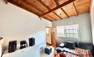 DEPARTAMENTO TIPO PH DOS AMBIENTES EN PRIMER PISO 36M2, MUY LUMINOSO