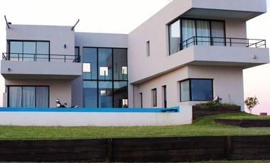 Casa en alquiler anual al lago central en Muelles Puertos del Lago