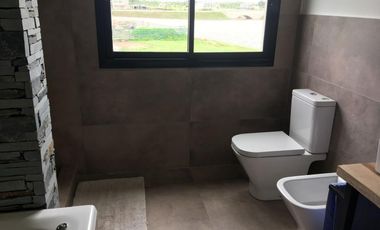 Casa en alquiler anual al lago central en Muelles Puertos del Lago
