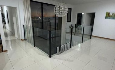 Casa en alquiler anual al lago central en Muelles Puertos del Lago