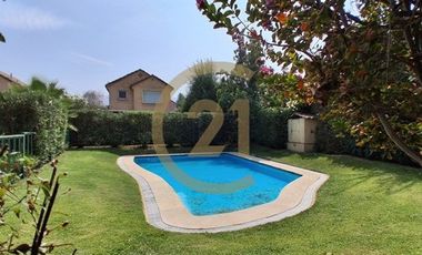 Se arrienda casa en Huechuraba en condominio