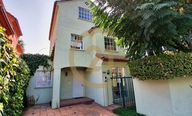 Se arrienda casa en Huechuraba en condominio