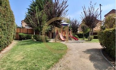 Se arrienda casa en Huechuraba en condominio