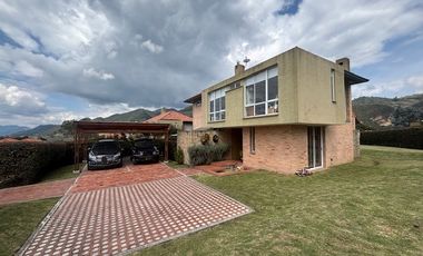 En venta hermosa casa en Macadamia, La Calera