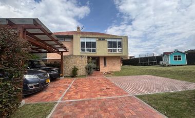 En venta hermosa casa en Macadamia, La Calera