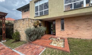 En venta hermosa casa en Macadamia, La Calera