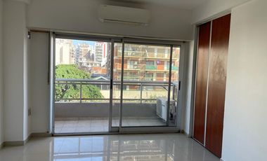Excelente dpto de 2 ambientes con balcón y cochera
