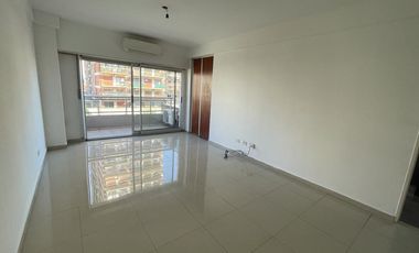 Excelente dpto de 2 ambientes con balcón y cochera