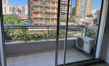 Excelente dpto de 2 ambientes con balcón y cochera