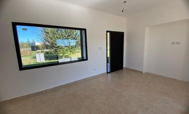 Casa en venta - 3 Dormitorios 1 Baño - 1.239Mts2 - San Miguel del Monte