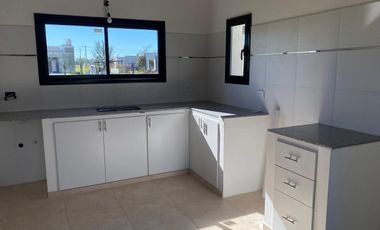 Casa en venta - 3 Dormitorios 1 Baño - 1.239Mts2 - San Miguel del Monte