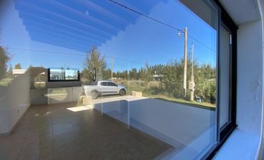 Casa en venta - 3 Dormitorios 1 Baño - 1.239Mts2 - San Miguel del Monte