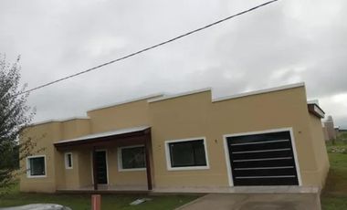 Casa en venta - 3 Dormitorios 1 Baño - 1.239Mts2 - San Miguel del Monte