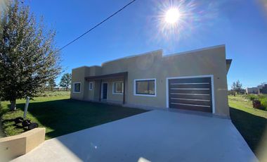 Casa en venta - 3 Dormitorios 1 Baño - 1.239Mts2 - San Miguel del Monte