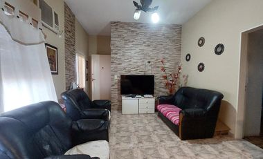 2 Casas en Monte Chingolo venta