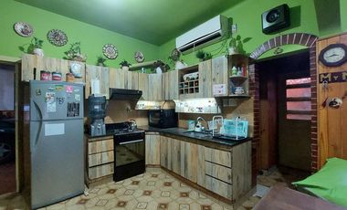 2 Casas en Monte Chingolo venta