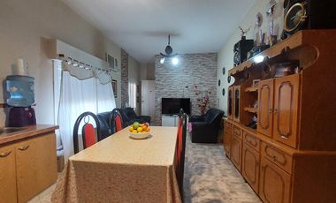 2 Casas en Monte Chingolo venta