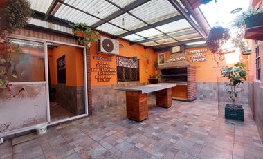 2 Casas en Monte Chingolo venta