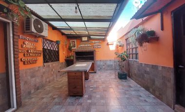 2 Casas en Monte Chingolo venta