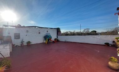 2 Casas en Monte Chingolo venta