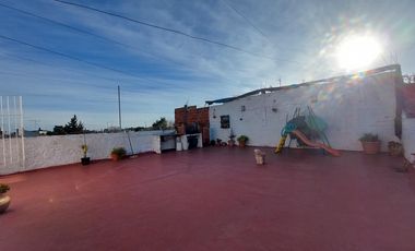 2 Casas en Monte Chingolo venta