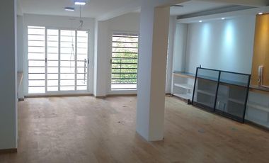 Oficina en  Billinghurst 1100 e/ Gorriti y J A Cabrera
