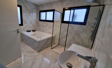 Casa Estilo contemporaneo en2 Plantas,  Puertos del Lago Escobar - Pileta con cascada