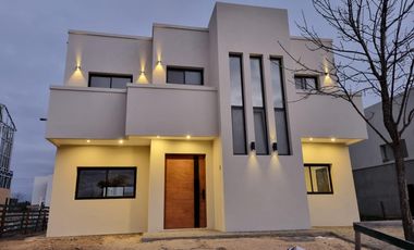 Casa Estilo contemporaneo en2 Plantas,  Puertos del Lago Escobar - Pileta con cascada
