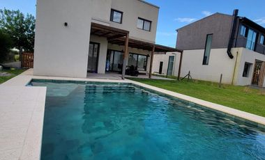 Casa Estilo contemporaneo en2 Plantas,  Puertos del Lago Escobar - Pileta con cascada
