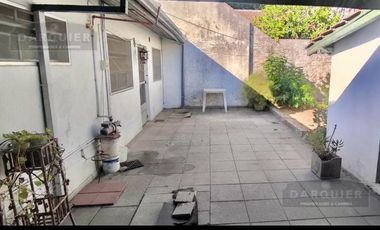 CHALET A METROS DE HIPOLITO YRIGOYEN