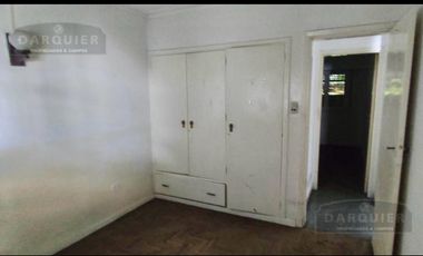 CHALET A METROS DE HIPOLITO YRIGOYEN