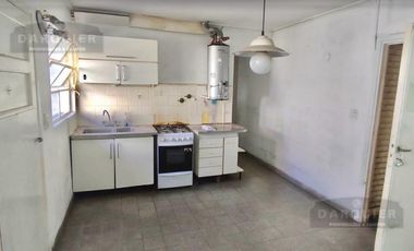 CHALET A METROS DE HIPOLITO YRIGOYEN