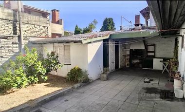 CHALET A METROS DE HIPOLITO YRIGOYEN