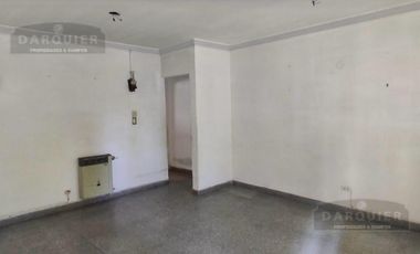 CHALET A METROS DE HIPOLITO YRIGOYEN