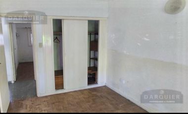 CHALET A METROS DE HIPOLITO YRIGOYEN