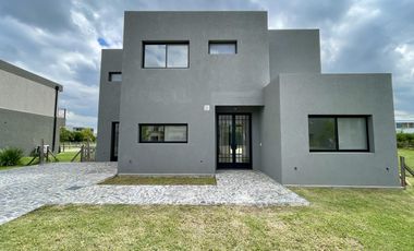 Casa en Venta en Puertos del Lago Barrio Ceibos A Estrenar