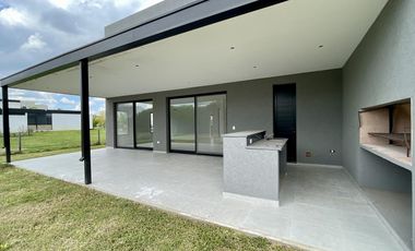 Casa en Venta en Puertos del Lago Barrio Ceibos A Estrenar