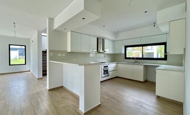 Casa en Venta en Puertos del Lago Barrio Ceibos A Estrenar