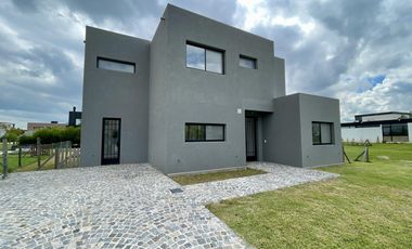 Casa en Venta en Puertos del Lago Barrio Ceibos A Estrenar