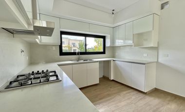 Casa en Venta en Puertos del Lago Barrio Ceibos A Estrenar