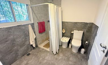 Quinta modena , quincho de grandes dimensiones y pileta. A mts de nueva circunvalación VENADO TUERTO.