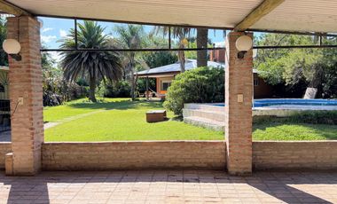 Quinta modena , quincho de grandes dimensiones y pileta. A mts de nueva circunvalación VENADO TUERTO.